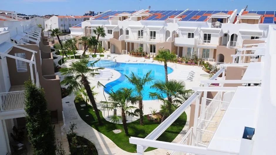 Wave Village Piazza Trieste Τζεσόλο Λίντο