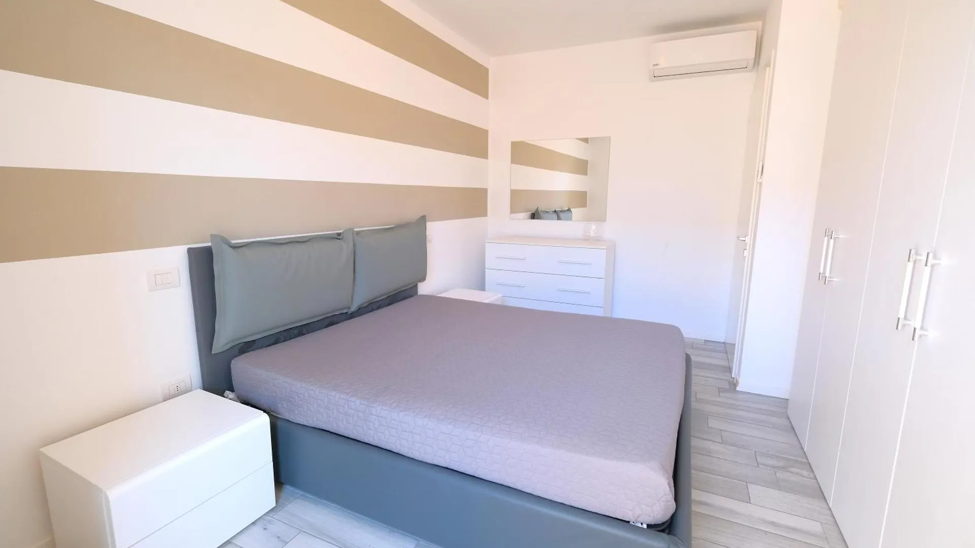 Wave Village Piazza Trieste Lido di Jesolo Apartment